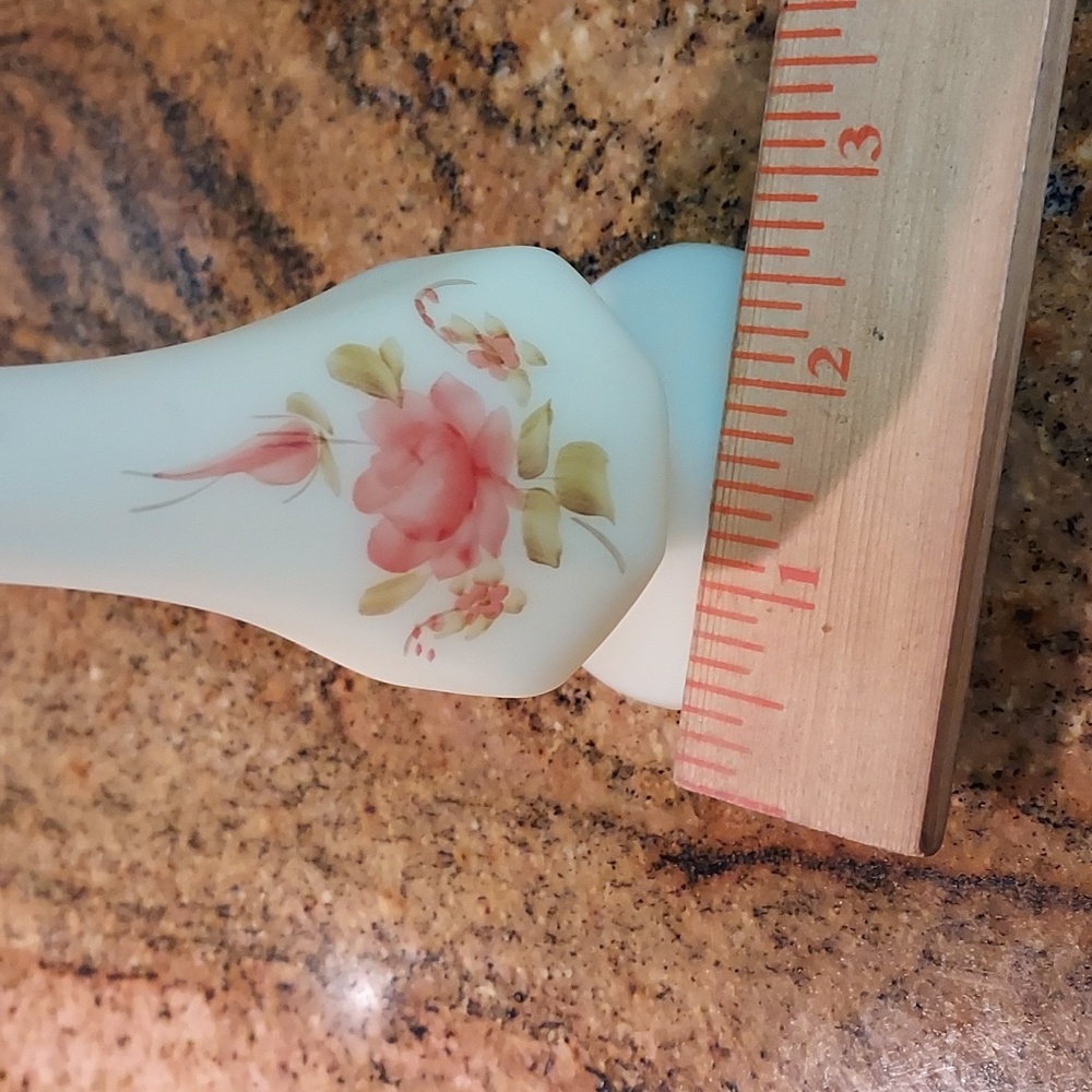 Fenton Bud Vase handpainted and signed. - Picture 6 of 6